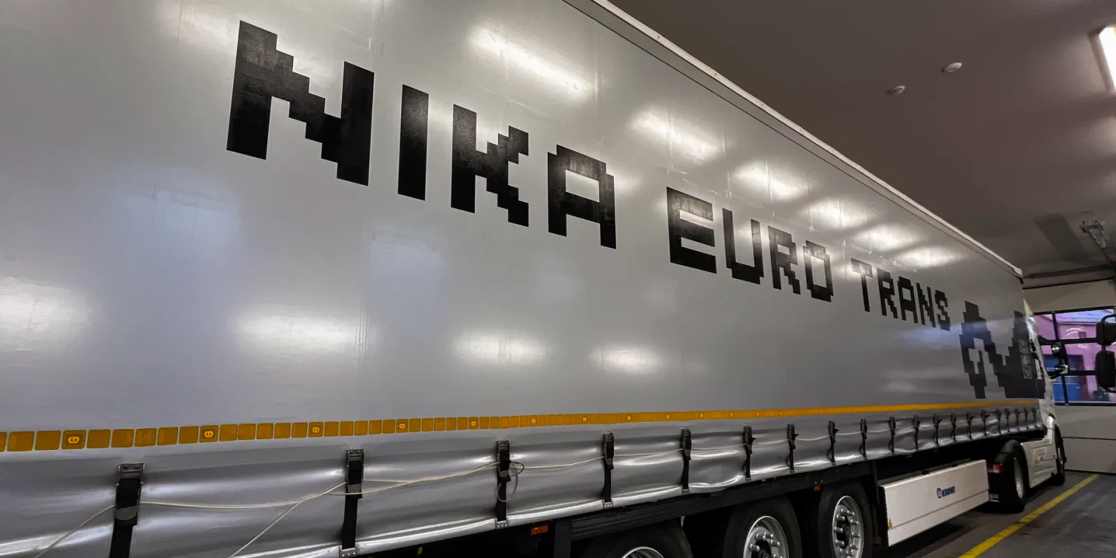 5_volvo_truck_photo